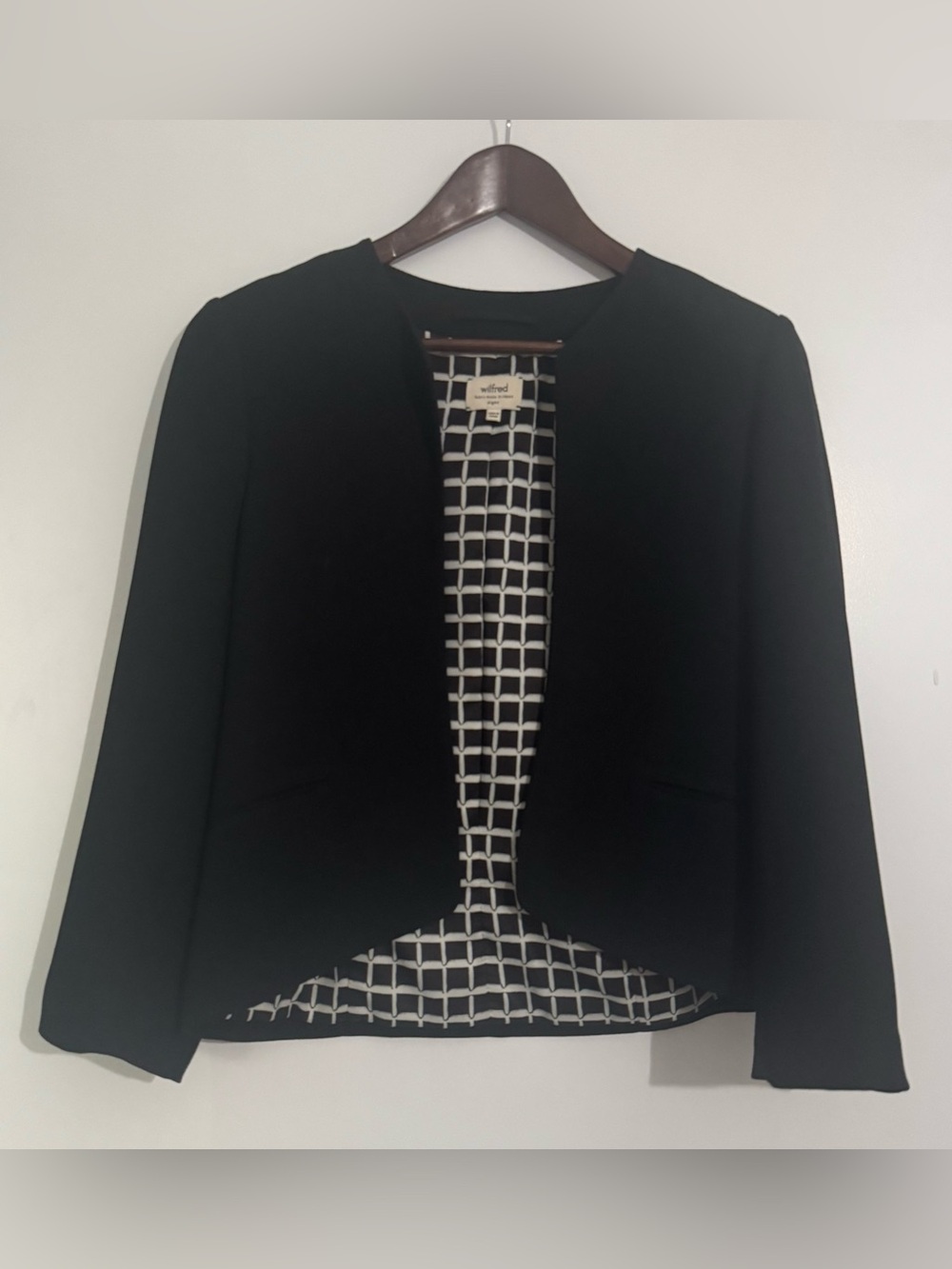 NWOT Aritzia Wilfred Black Cropped Open Front Crepe Blazer - Size 8